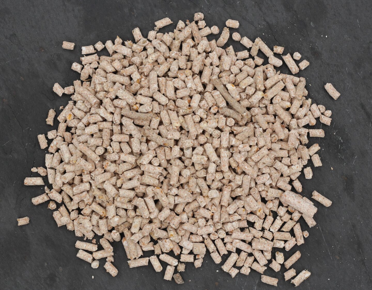 Kippen korrel (3 mm): 25 kg € 15,00 - afbeeldingengalerij openen